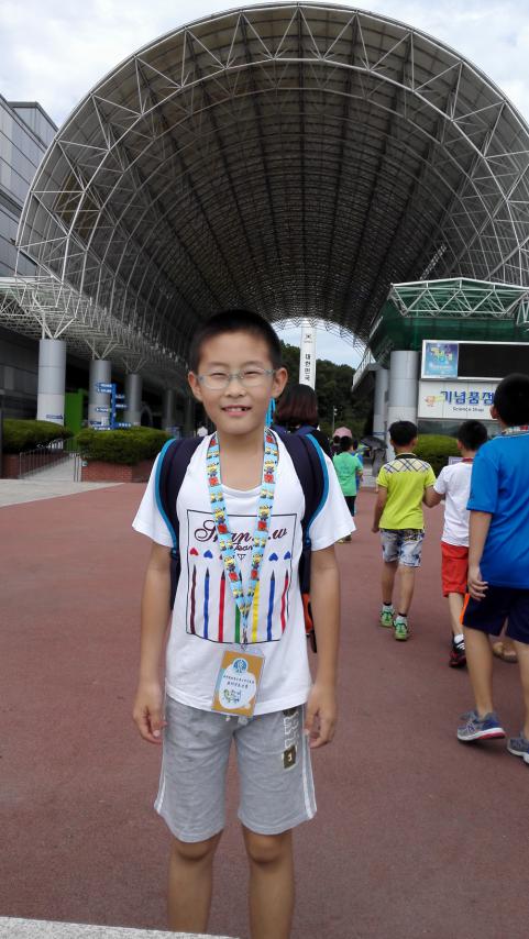 玉泉小学二年级王献瑭-照片4 参观韩国国立科学馆.jpg
