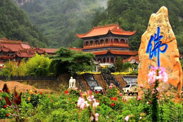 天水被誉为"西北山水林泉之冠"的麦积山自然风景名胜区,有一处为"秦州